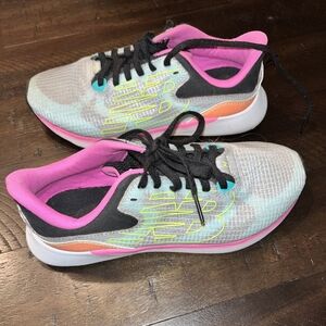 New Balance Dynasoft shoes sz 8.5